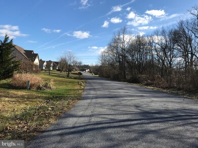 124 Buckingham Dr, Chambersburg, PA 17201 - photo 2