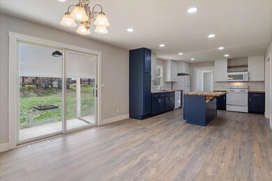 10-824 S Locust St - 10