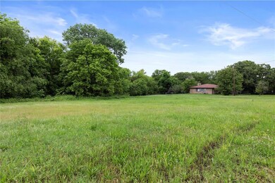 1217 Desvoignes Rd, Denison, TX 75021 - photo 3
