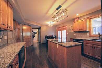 3709 SW Summerfield Dr, Topeka, KS 66610 - photo 5