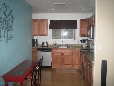 Kitchen & Dining