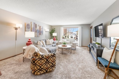 155 E San Marnan Dr unit 2, Waterloo, IA 50702 - photo 6