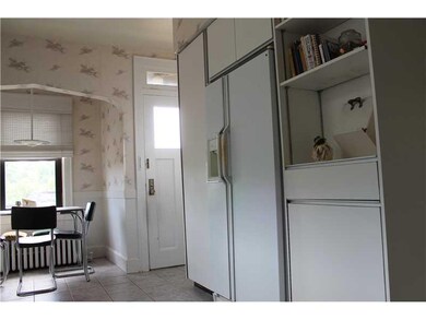 Kitchen. Appliances included in this large light a