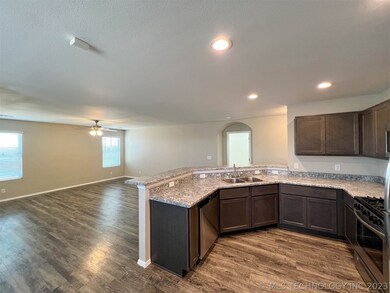 1625 S 31st Ct, Broken Arrow, OK 74014 - photo 4