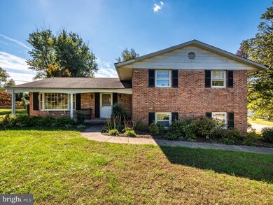 10813 Hunting Ln, Columbia, MD 21044 - photo 2