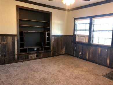 1604 Anthony St, Gainesville, TX 76240 - photo 4