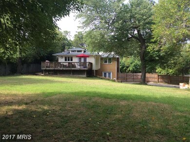 8803 Brae Brooke Dr, Lanham, MD 20706 - photo 2