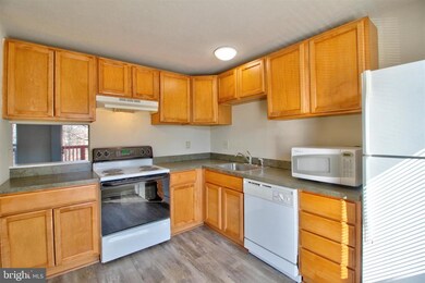 1878 Murdock Ct, Frederick, MD 21702 - photo 2