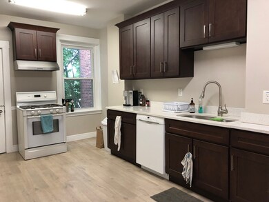 185 Winthrop Rd unit 3, Brookline, MA 02445 - photo 3