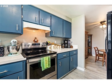 337 S Grove Ln, Sutherlin, OR 97479 - photo 3