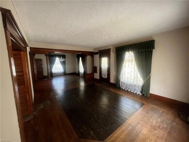 Main Level large living room