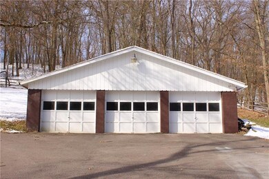 3 car detached garage