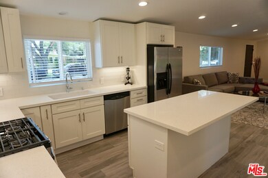 7833 Bothwell Rd unit A, Reseda, CA 91335 - photo 6