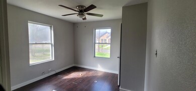 708 N Robinson St, Cleburne, TX 76031 - photo 4