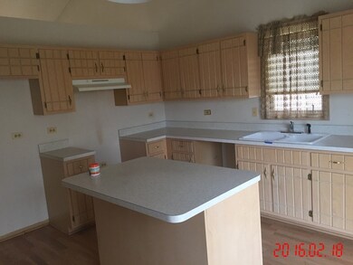 18049 Poplar Ln, Country Club Hills, IL 60478 - photo 2