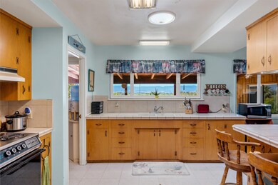 2566 Railway Ave-5
