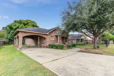 8123 Tareyton Ln, Houston, TX 77075 - photo 2