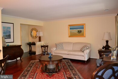 5715 Brewer House Cir unit 201, Rockville, MD 20852 - photo 4