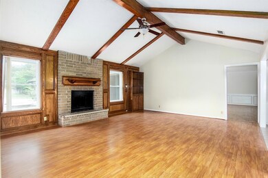 18819 Meadow Ln, Tomball, TX 77377 - photo 3