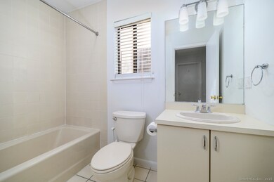2437 Bedford St unit G7, Stamford, CT 06905 - photo 6