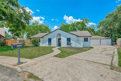 2312 Chelmsford Ct, Alvin, TX 77511 - photo 2