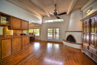 006_Family Room