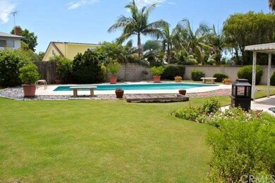 Delightful backyard with a huge lawn and sparkling