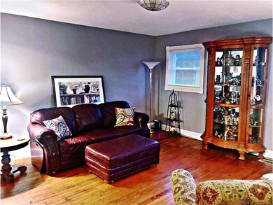 213 Mary St, Jeffersonville, IN 47130 - photo 4