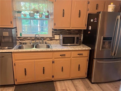 Granite countertops, stainless steel appliances, L