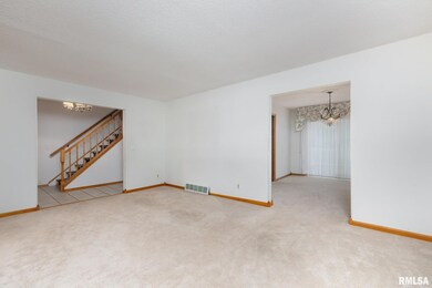 2926 Linden Ln, Bettendorf, IA 52722 - photo 6