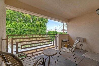 3235 E Camelback Rd-large-019-020-3235 E