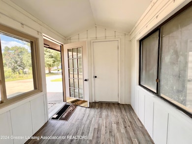 05 Front porch breeze way