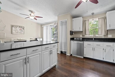 18900 Red Oak Ln, Triangle, VA 22172 - photo 3