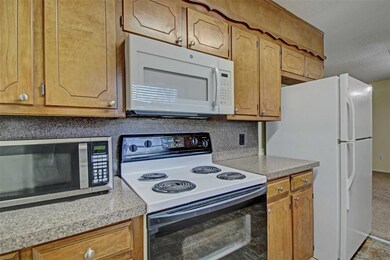 812 W Smith St, Cleburne, TX 76033 - photo 7