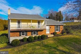 8199 Powder Ln, Zionsville, PA 18092 - photo 5