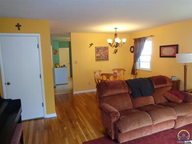 723 SW Cambridge Ave, Topeka, KS 66606 - photo 5
