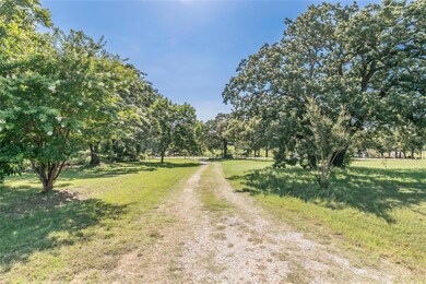 1835 County Road 4781, Boyd, TX 76023 - photo 2