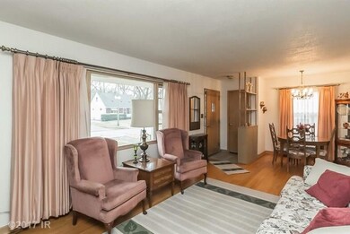 1016 68th St, Windsor Heights, IA 50324 - photo 3