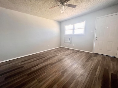 529 42nd St unit B, Lubbock, TX 79404 - photo 3