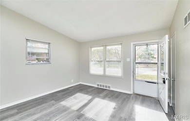 8701 Harold Dr, Saint Louis, MO 63134 - photo 6