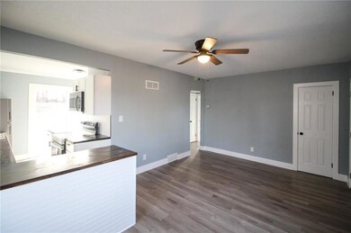 3835 15th St, Des Moines, IA 50313 - photo 6