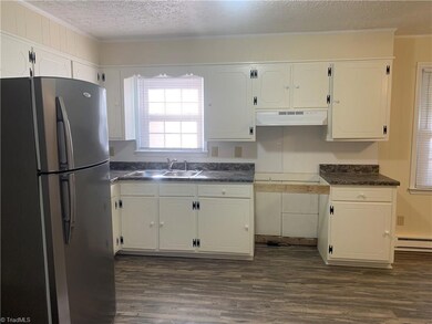 313 Roanoke St, Reidsville, NC 27320 - photo 5