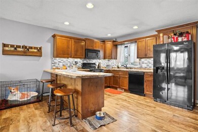 1226 10th St NW, Cedar Rapids, IA 52405 - photo 5