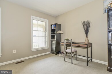 7810 Valleyfield Dr, Springfield, VA 22153 - photo 5