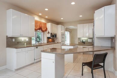 39 Boca Del Mar Ct, Holmdel, NJ 07733 - photo 6