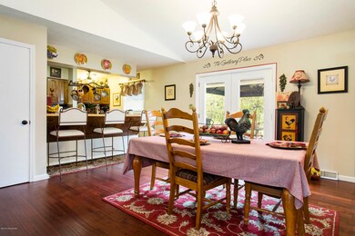 7-dining area