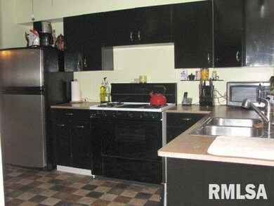 1026 W Lombard St, Davenport, IA 52804 - photo 2