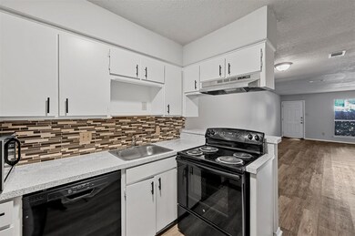 603 Starlinda Ct unit B, Arlington, TX 76012 - photo 7