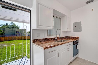 302 N B St - 13