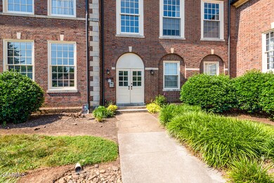 140_E_Glenwood-206_103